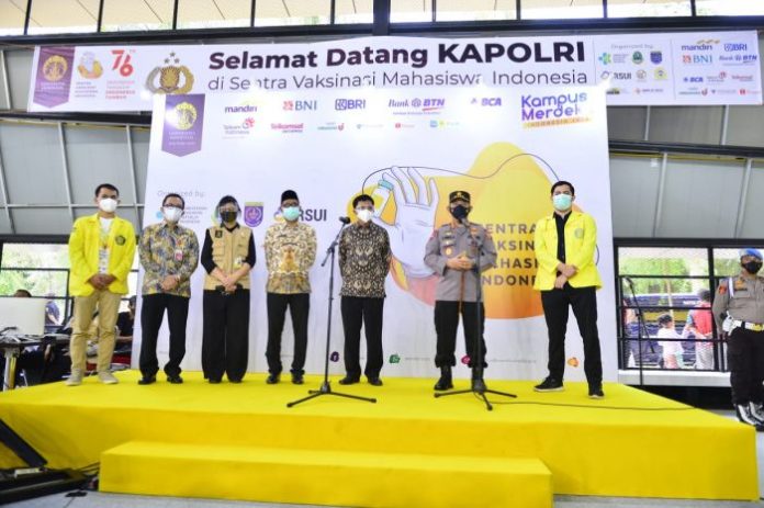 Tinjau Sentra Vaksin di UI, Kapolri : Hilangkan Perbedaan Bersatu Lawan Covid-19!_6115f7a3de025.jpeg