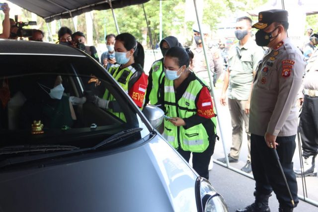 Targetkan 1000 Dosis, Polda Kalteng Kembali Gelar Vaksinasi Drive Thru_61710e053ab0e.jpeg