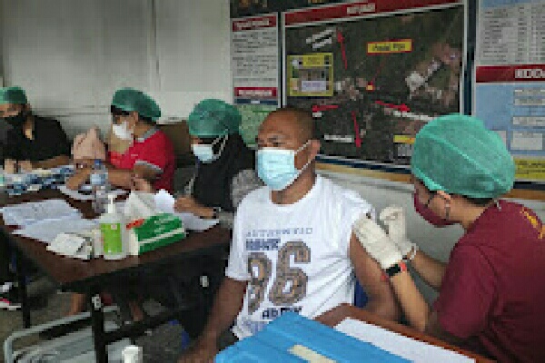 gelar-vaksinasi-on-the-spot-polres-minut-dukung-percepatan-vaksinasi-covid-19_617f650ba0e84