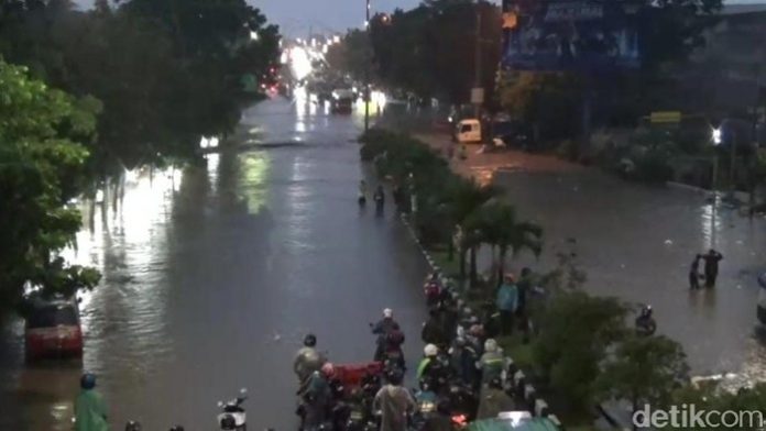 Polisi Siapkan Pasukan Khusus Antisipasi Bencana di Jabar_6188af0a33e21.jpeg