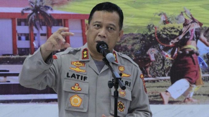 Siaga Bencana, Kapolda Lotharia Latif Perintahkan Kapolres di NTT Jaga Rumah dan Pertokoan yang Ditinggalkan_61b96de20a4d6.jpeg