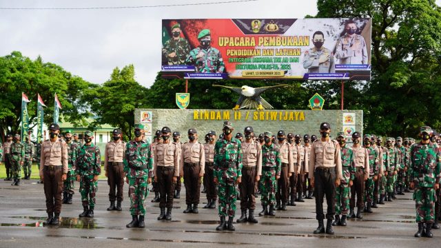 Siswa Dikmaba TNI AD dan Diktuba Polri Latihan Kolaborasi Pendidikan Terintegrasi_61b829e979645.jpeg