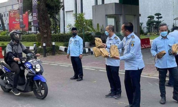 Kemenkumham bagikan takjil gratis ke masyarakat (Gambar hanya Ilustrasi)