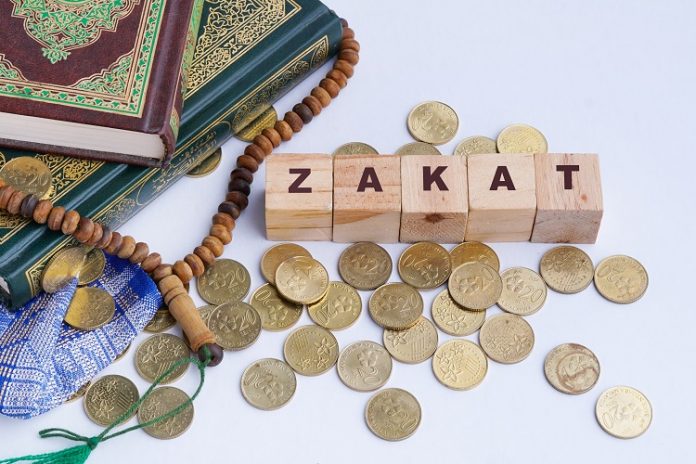 Zakat adalah salah satu kewajiban umat muslim